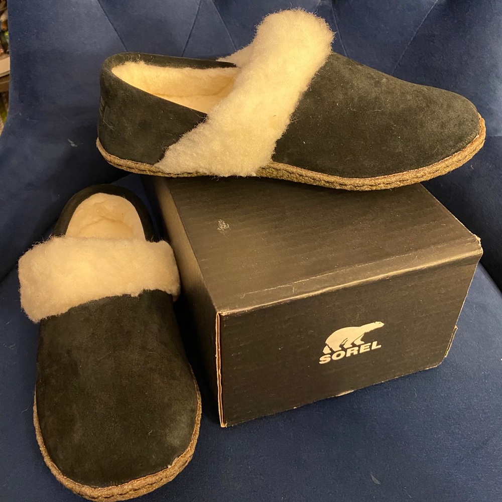 Sorel Nakiska Slipper II. Black. BRAND NEW.